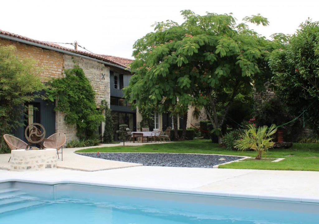 Fontclaireau House | Gîte à Fontclaireau : piscine privative, jardin clos, 4 ch., draps et linge fournis - FR-1-653-202