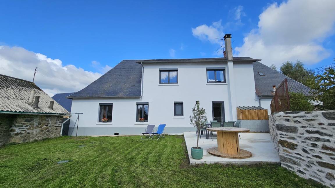 Salon-la-Tour House | Gîte ∙ 3 bedrooms ∙ 6 guests