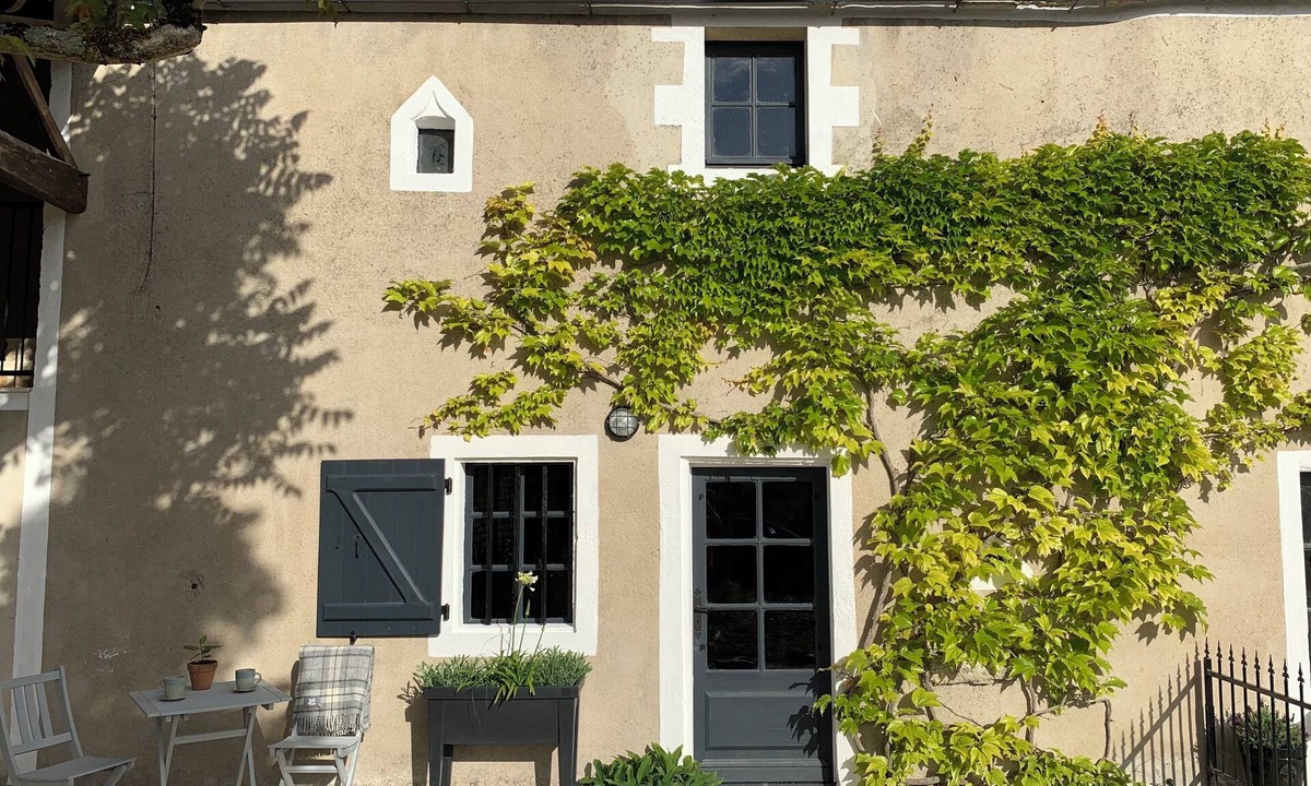 Chives House | Gîte des Abeilles, Cosy, Tranquil, Rural 1 Bedroom Gîte, with Pool