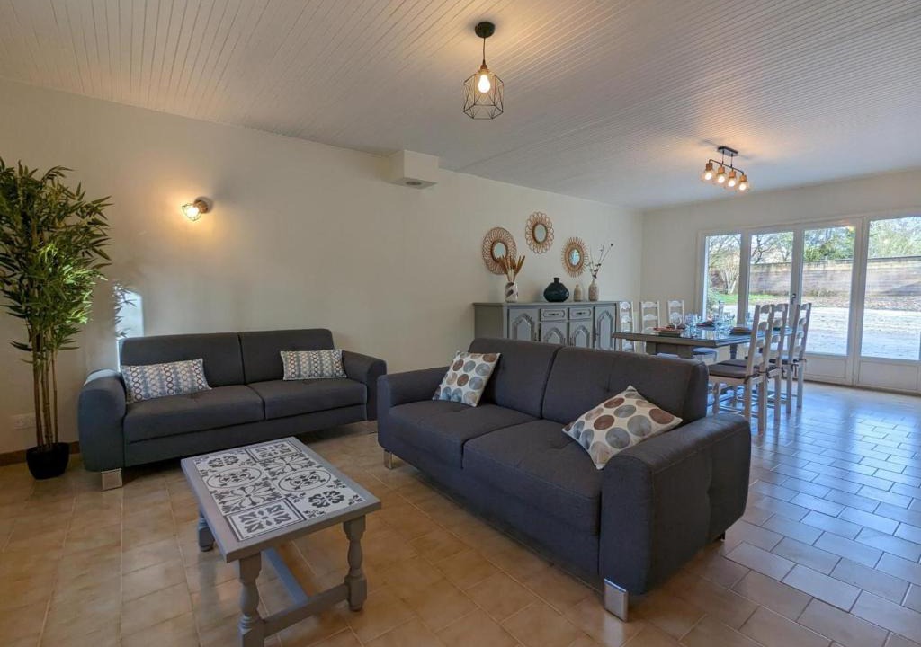 Puyreaux House | Gîte Familial Rénové en Pleine Nature avec Jardin, Terrasse et Activités de Plein Air - FR-1-653-227