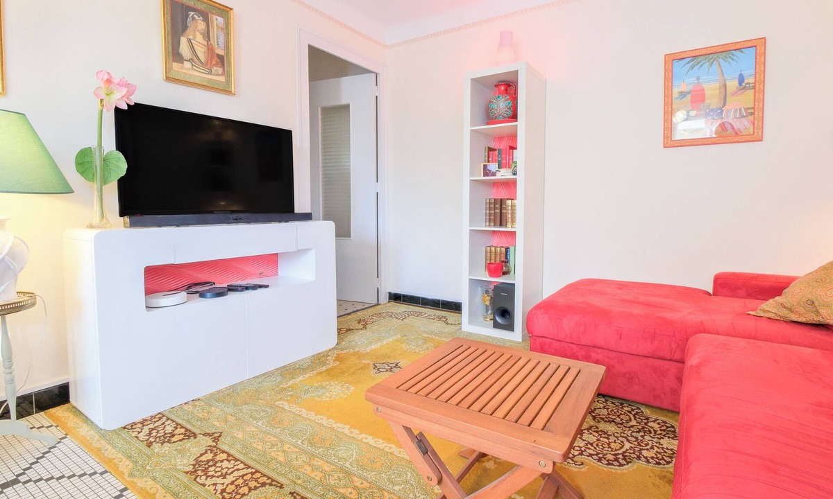 Boulazac-Isle-Manoire Apartment | Gîte Monplaisir, cosy with private garden