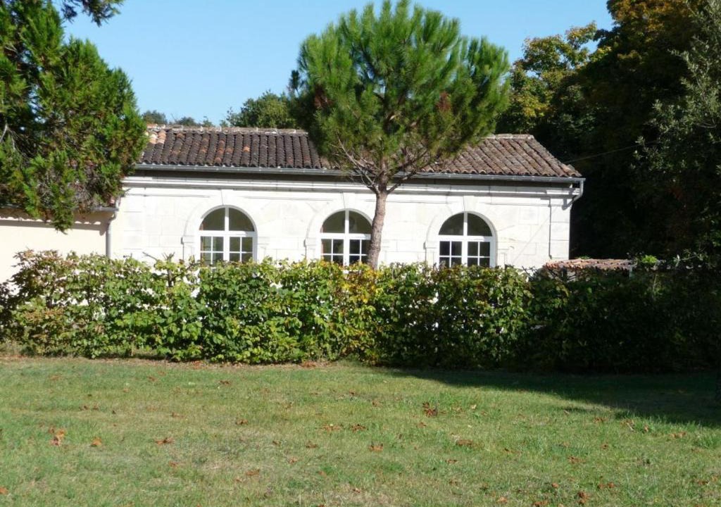 Cognac House | Gîte paisible avec jardins privatifs à Cognac, proche des sentiers de randonnée, animaux acceptés - FR-1-653-178