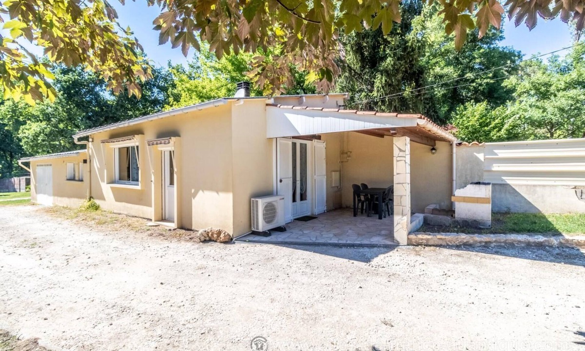 Saint-Pierre-du-Palais Cottage | Gîtes des Gannes 2 épis. Pets welcome!