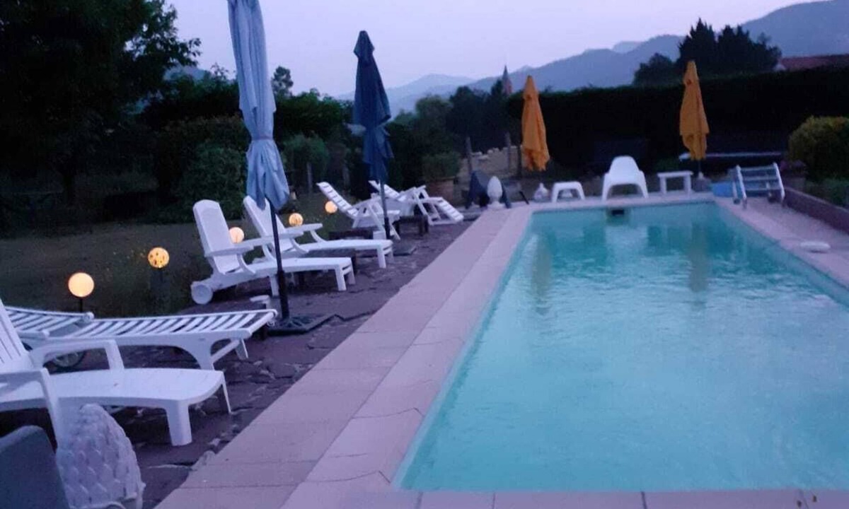 Osses Cottage | Gîte, Charm and calm for this independent gite ideal for hikers;