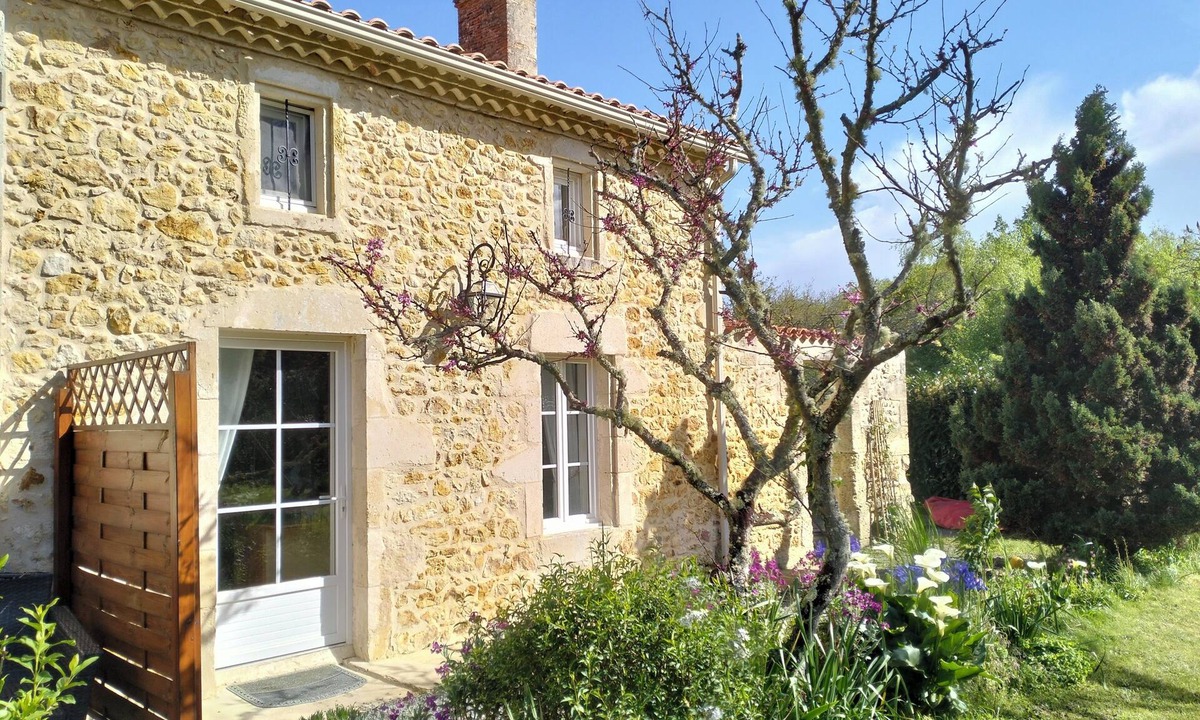 Vendays-Montalivet House | Gîte in beautiful property with character, ideal for visiting the Médoc region.