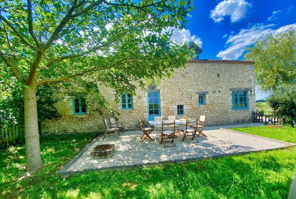 Conne-de-Labarde House | Gite "La Grange aux Oiseaux" Domaine de Fonpeyroune