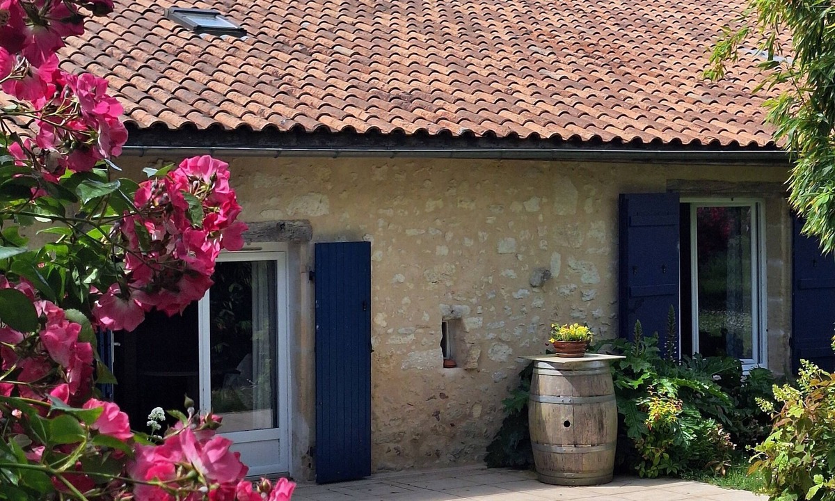 Frontenac House | Gite "Le Pressoir" in a quiet location, next to a cycle path.