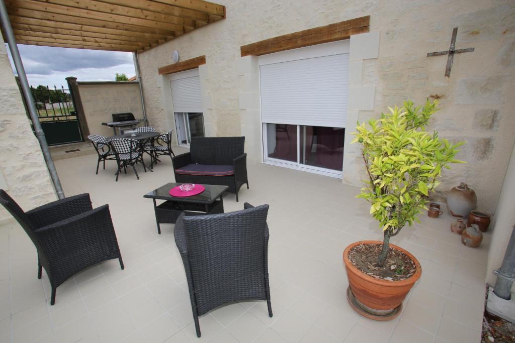 Chatellerault House | GITE MONTGOLFIÈRE 4 PERSONNES