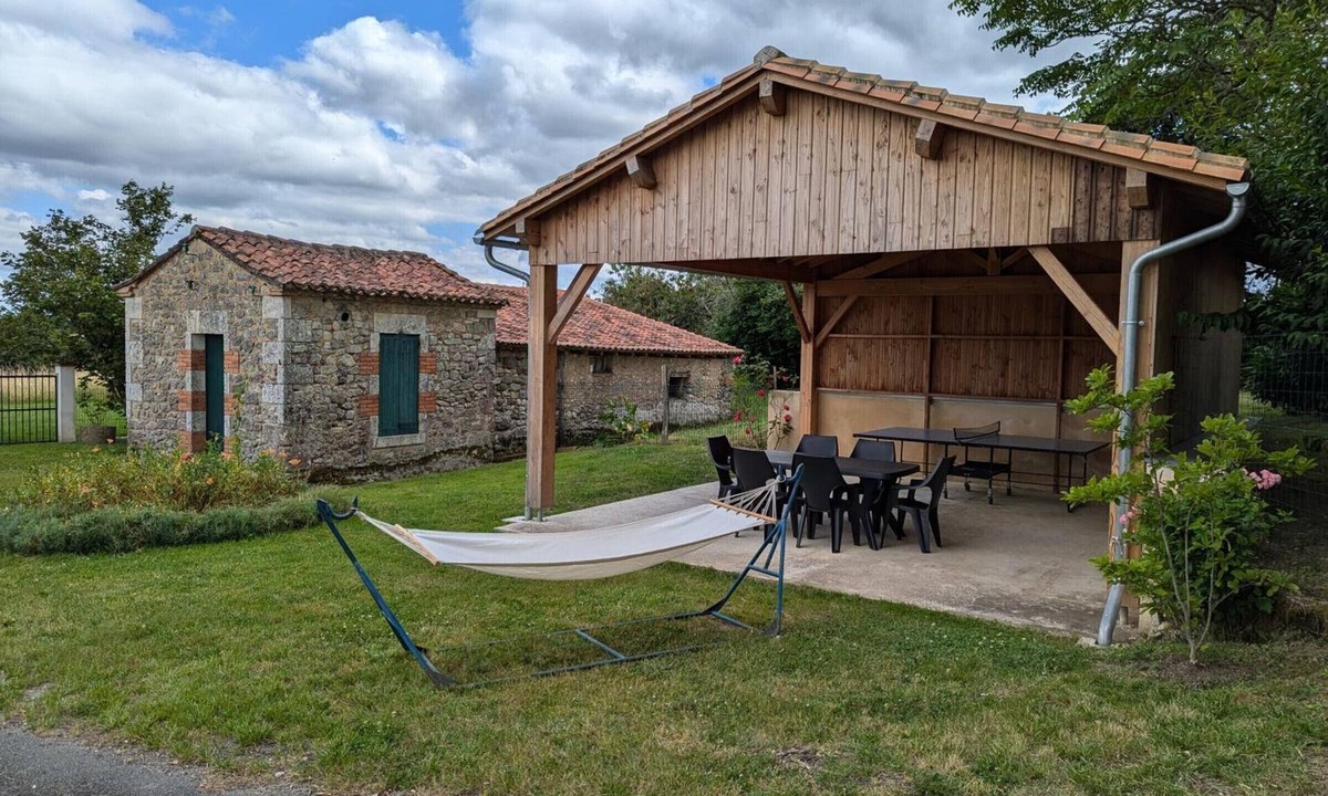 Montmoreau-Saint-Cybard Cottage | Gite Montmoreau, 2 bedrooms, 5 persons