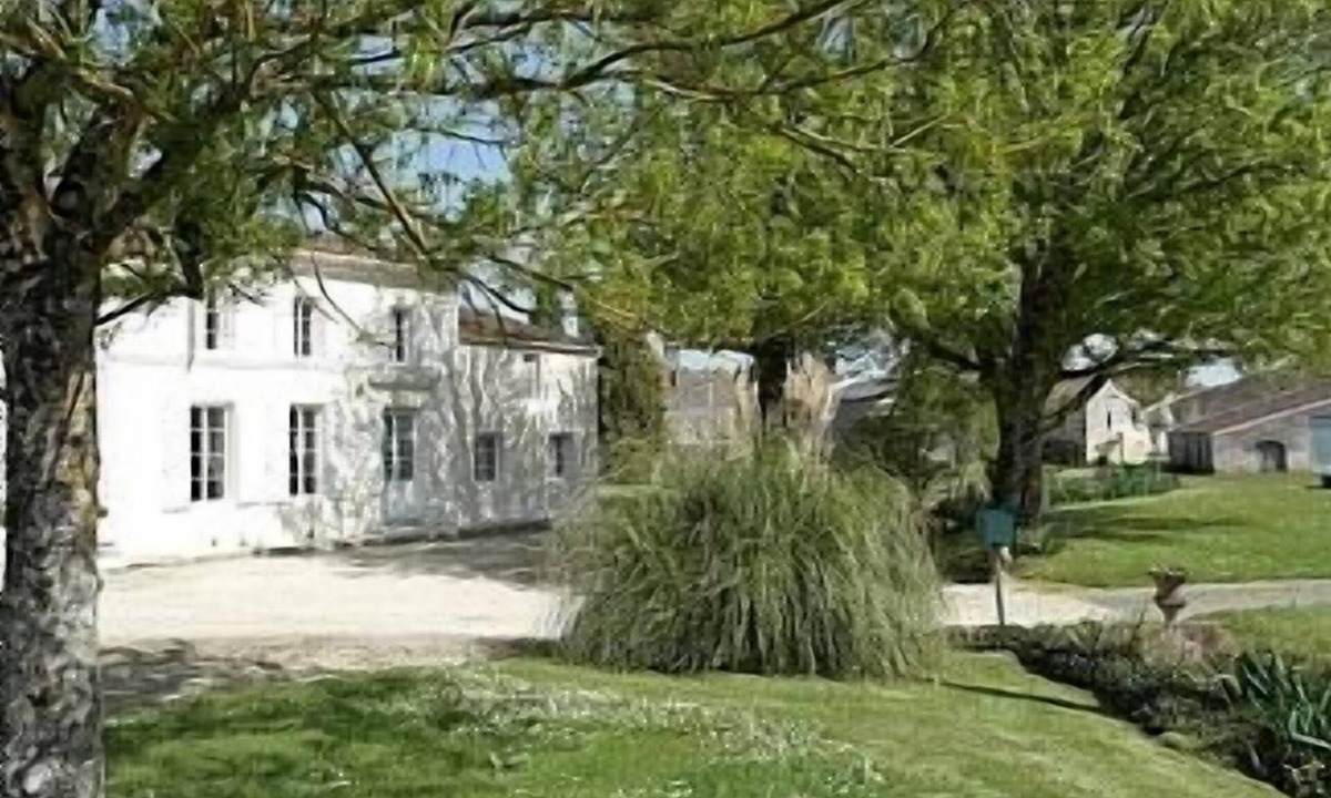 Migron Cottage | Gite near Matha & Cognac, Private Half Sunken Heated Pool, Enclosed Garden.