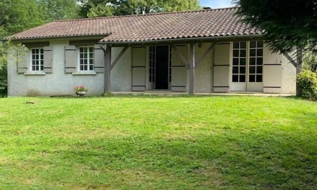 Chalais House | Gîte with ponds in green Perigord
