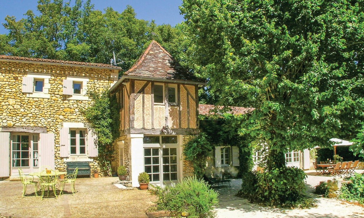 Saint-Martin-des-Combes House | Gorgeous home in St. Martin des Combes