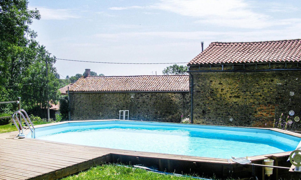 Scille House | Gorgeous home in Scillé with WiFi