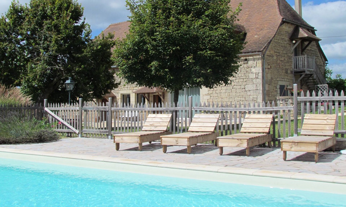 Nailhac House | Grange du 19e Rénovée. Confort, Magnifique Vue, Piscine Chauffée et Tranquillité