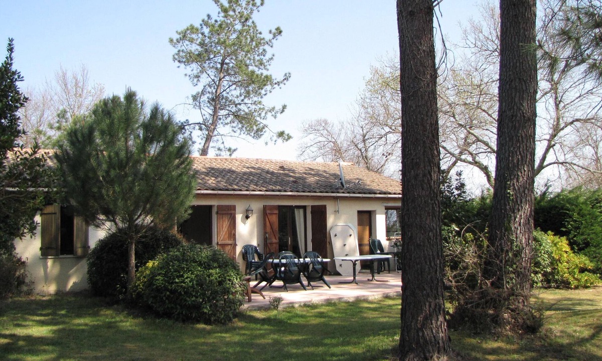 Biscarrosse House | Great location on the lake near the Atlantic, 4 bedrooms, with huge sun garden