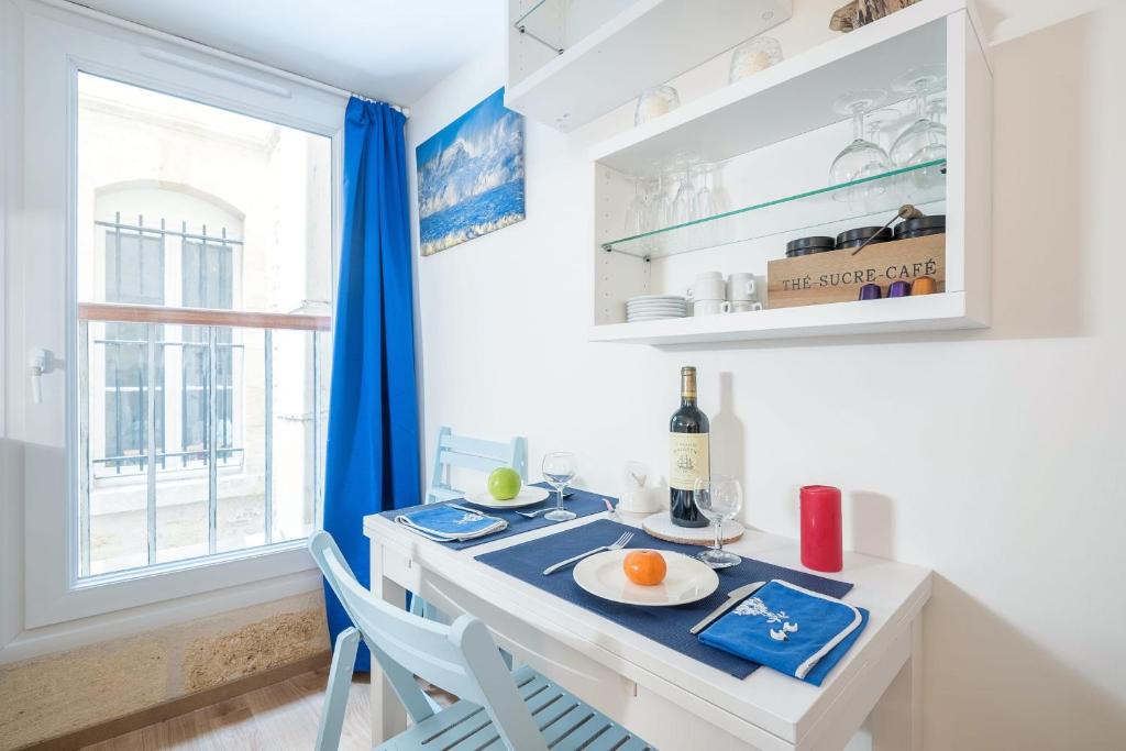 Hotel de Ville - Quinconces Apartment | GuestReady - "Boat-Cabin" Inspired Apartment in the Heart of Bordeaux
