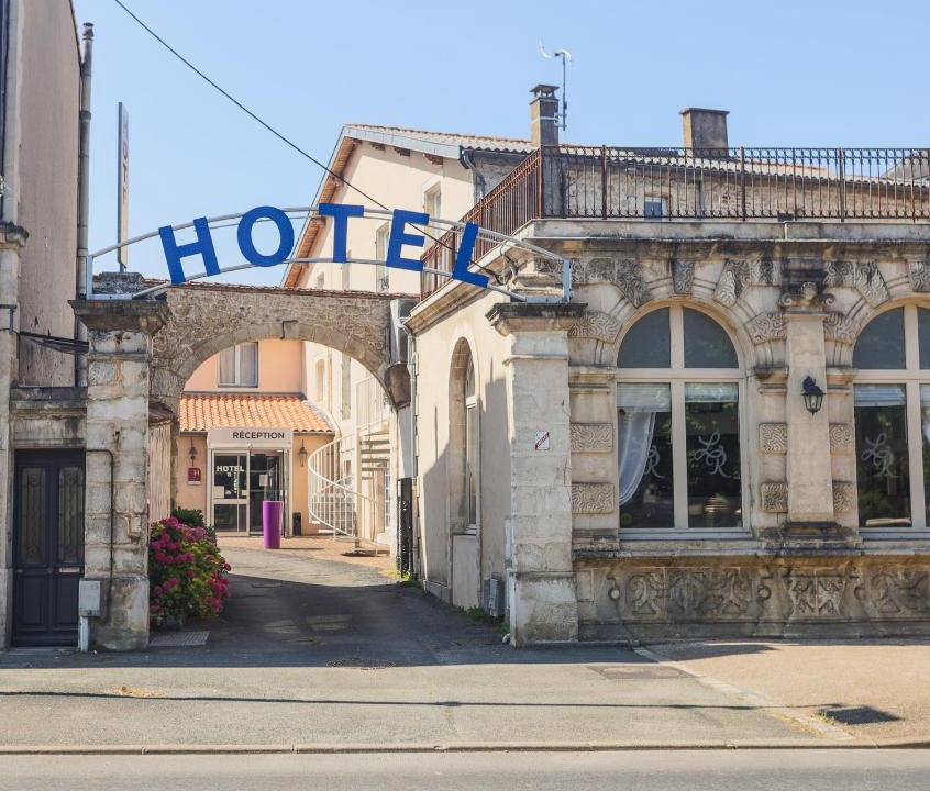 Saint-Maixent-l'Ecole Hotel | Hôtel Le Cheval Blanc