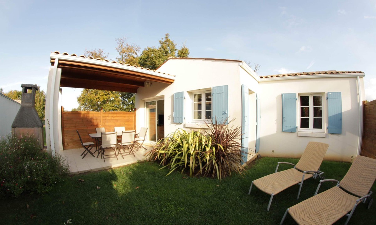 Dolus-d'Oleron Villa | High-end detached house, in a small village on the island of Oleron (Dolus d'Oleron au hamlet les Bardieres at 4 grande rue) in a charming property.