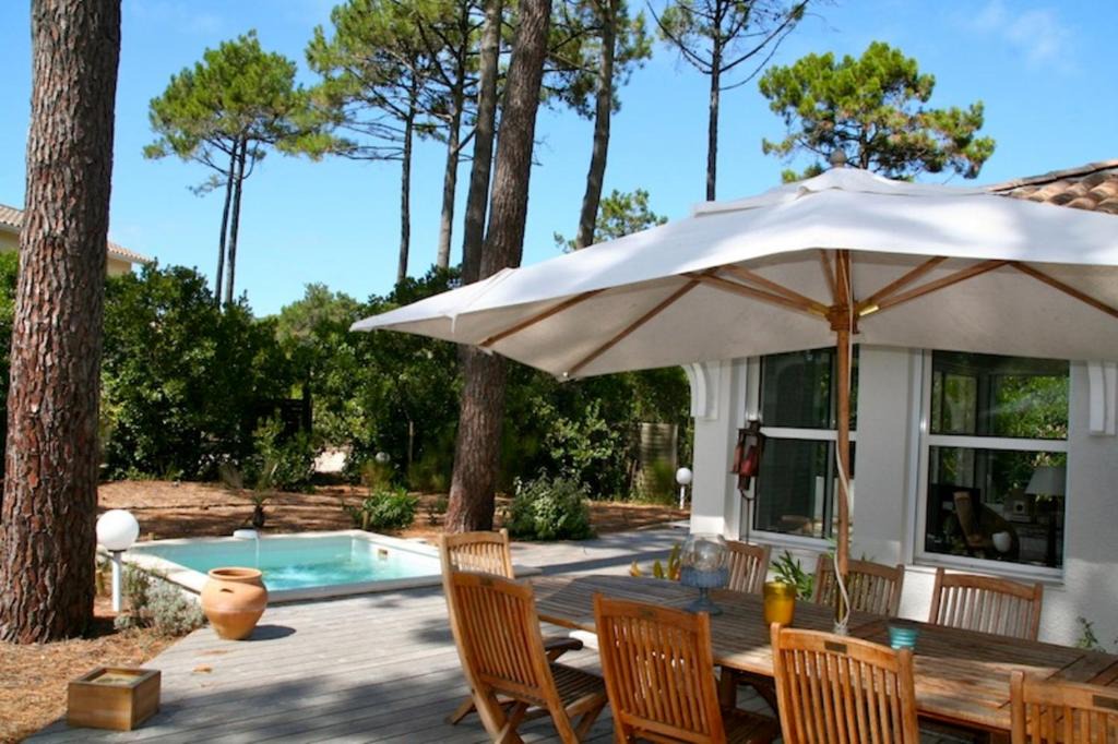 L'Herbe House | High standard Villa with mini Pool, amazing terrace and garden, close to the beach