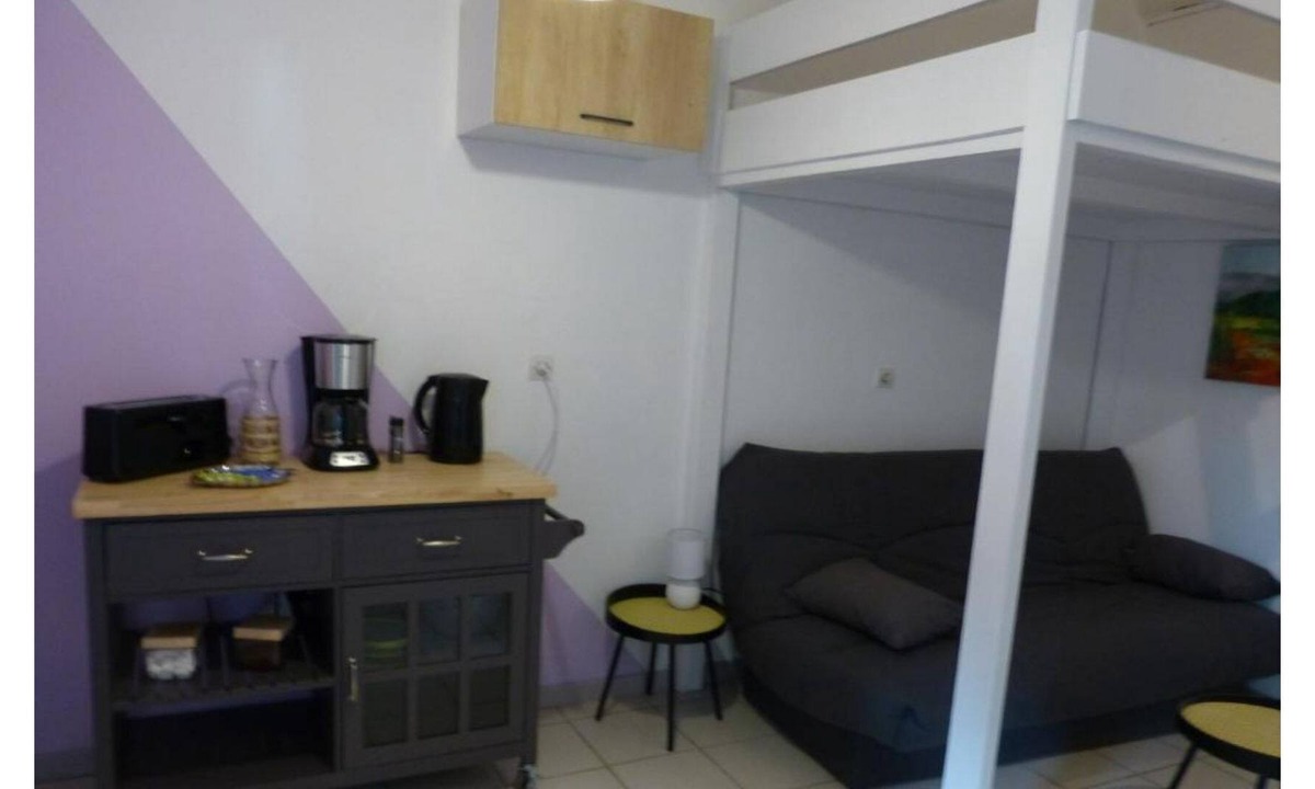 Saint-Aubin-de-Nabirat House | holiday village Gîte 6 people with swimming pool