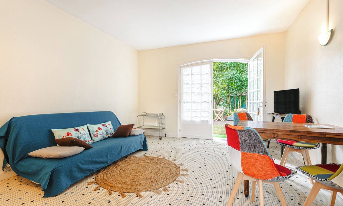 Saint-Trojan-les-Bains House | Holiday Home 'Longère Proche Plage Et Forêt 1' with Shared Terrace, Shared Garden and Wi-Fi