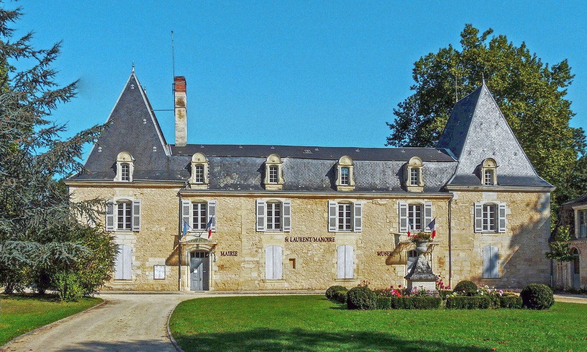 Sainte-Marie-de-Chignac House | Holiday Home 'Pavillon À St Laurent Sur Manoire' with Private Terrace