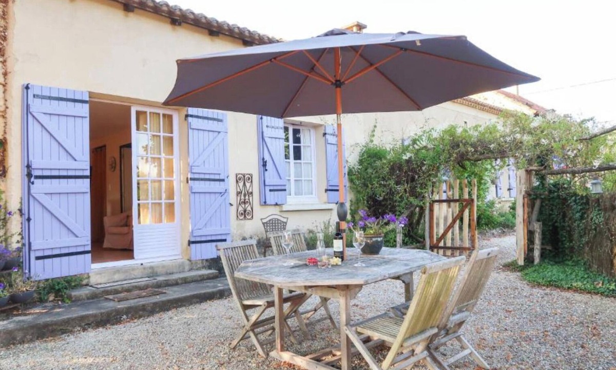 Le Buisson-de-Cadouin House | Holiday Home 'La Forge' with Shared Pool, Private Terrace and Wi-Fi