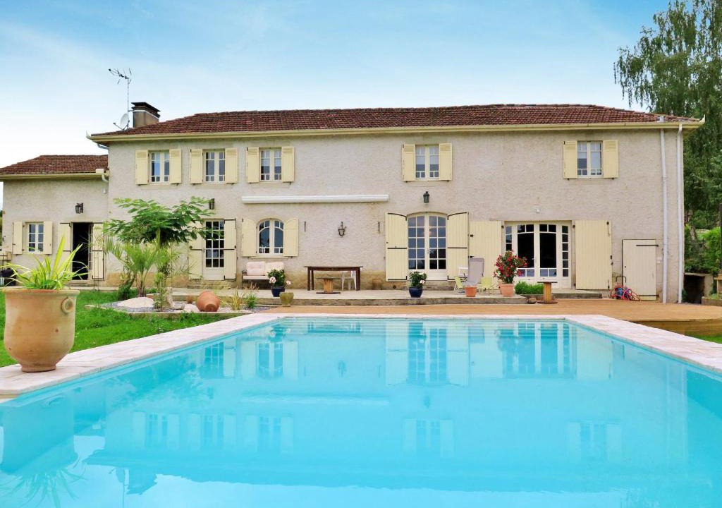 Nassiet House | Holiday Home Aucéloun by Interhome