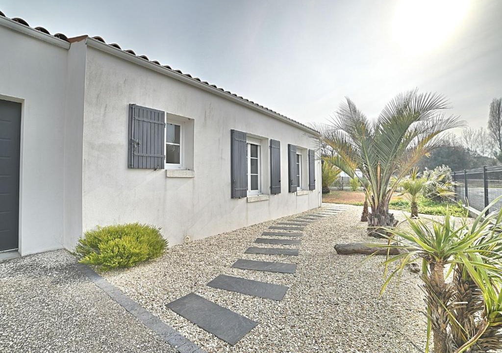 Le Grand-Village-Plage House | Holiday Home Les Salines by Interhome