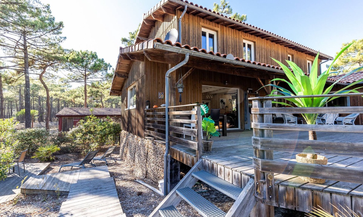 Carcans Plage House | Holiday Home 'House 500m from the Ocean Carcans' with Garden & Wi-Fi