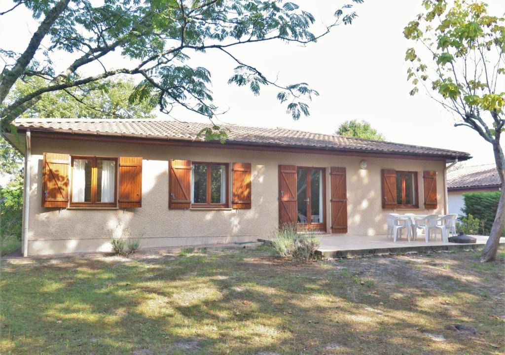 Hourtin House | Holiday Home L'Orée du Bois - HUT100 by Interhome