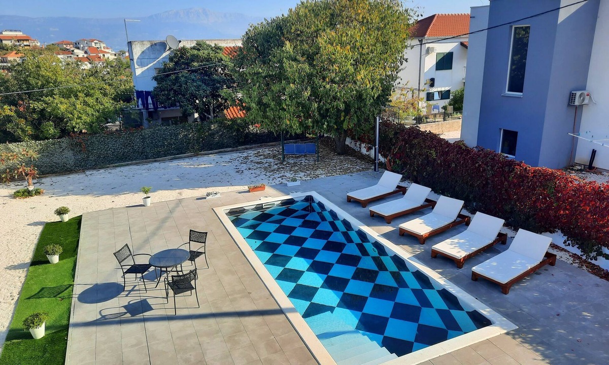 Slatine House | Holiday Home Nino with amazing swimming pool