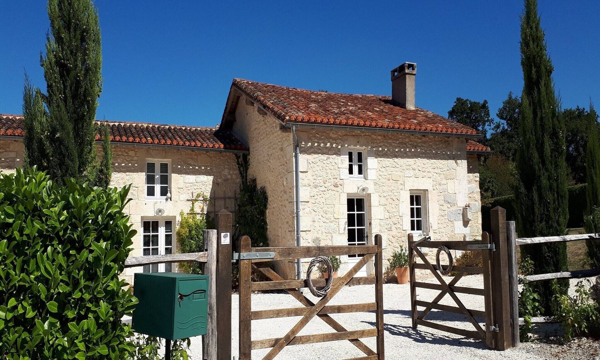 Verteillac House | Holiday home with pool in Verteillac
