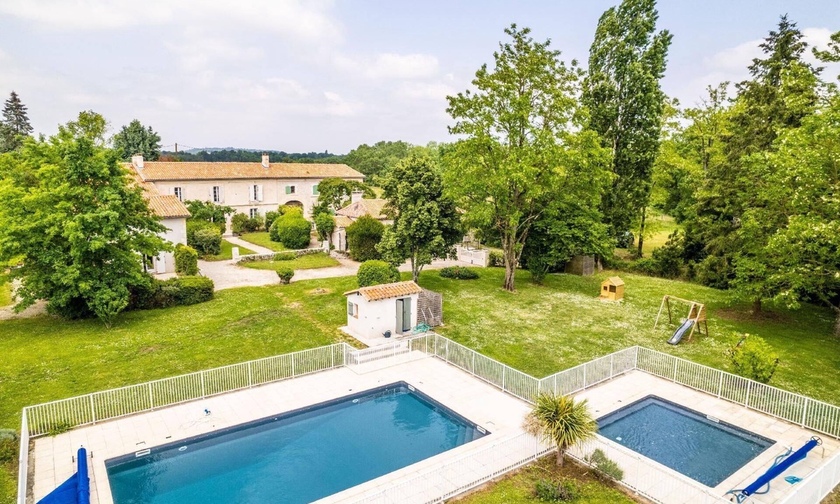 Ronsenac House | Holiday house Ronsenac for 1 - 28 persons with 13 bedrooms - Holiday house
