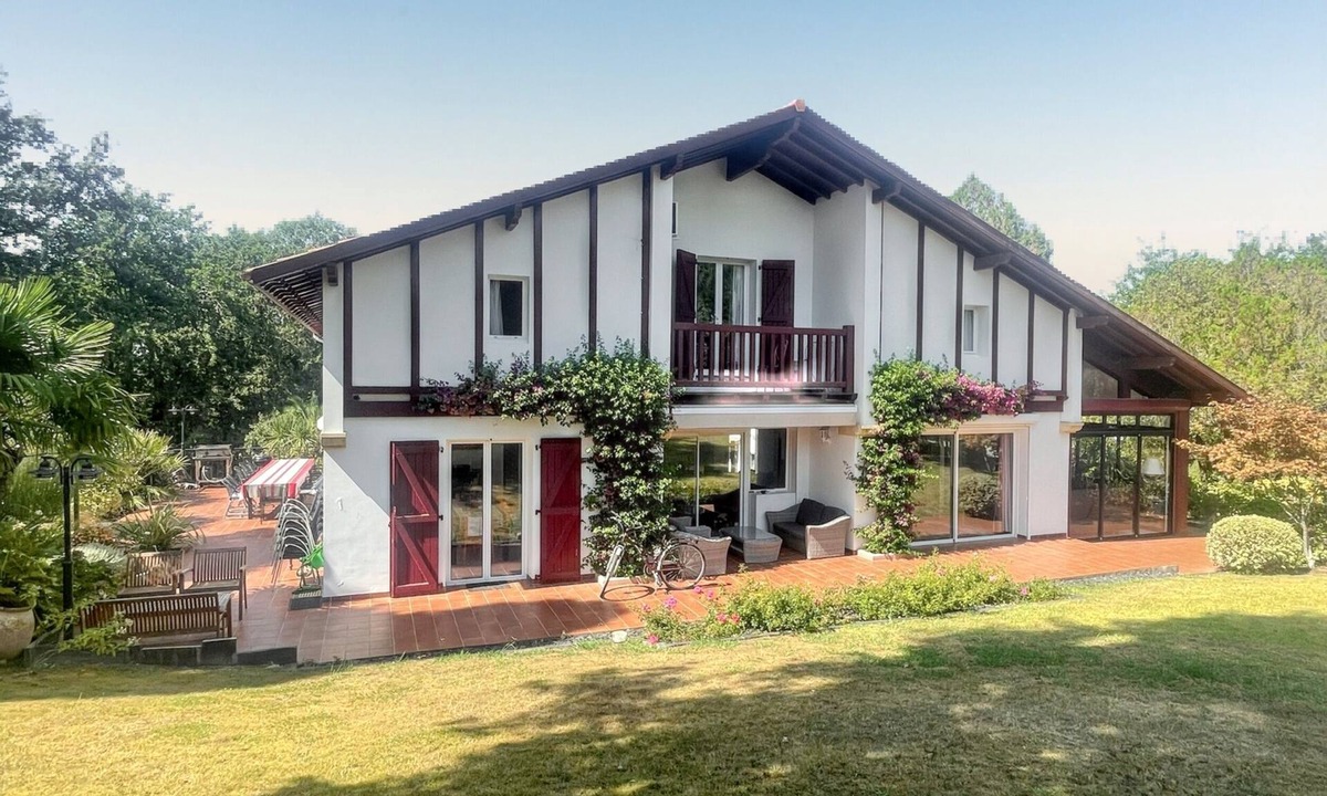 Arbonne Villa | Homerez - Elegant Villa in Arbonne with Private Pool