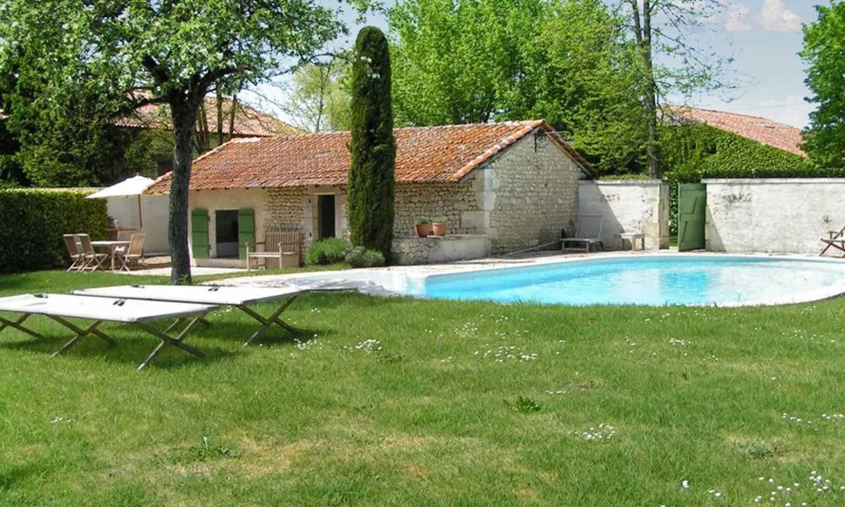 Bellon House | Homerez - Family House in Bellon, private pool 200m²