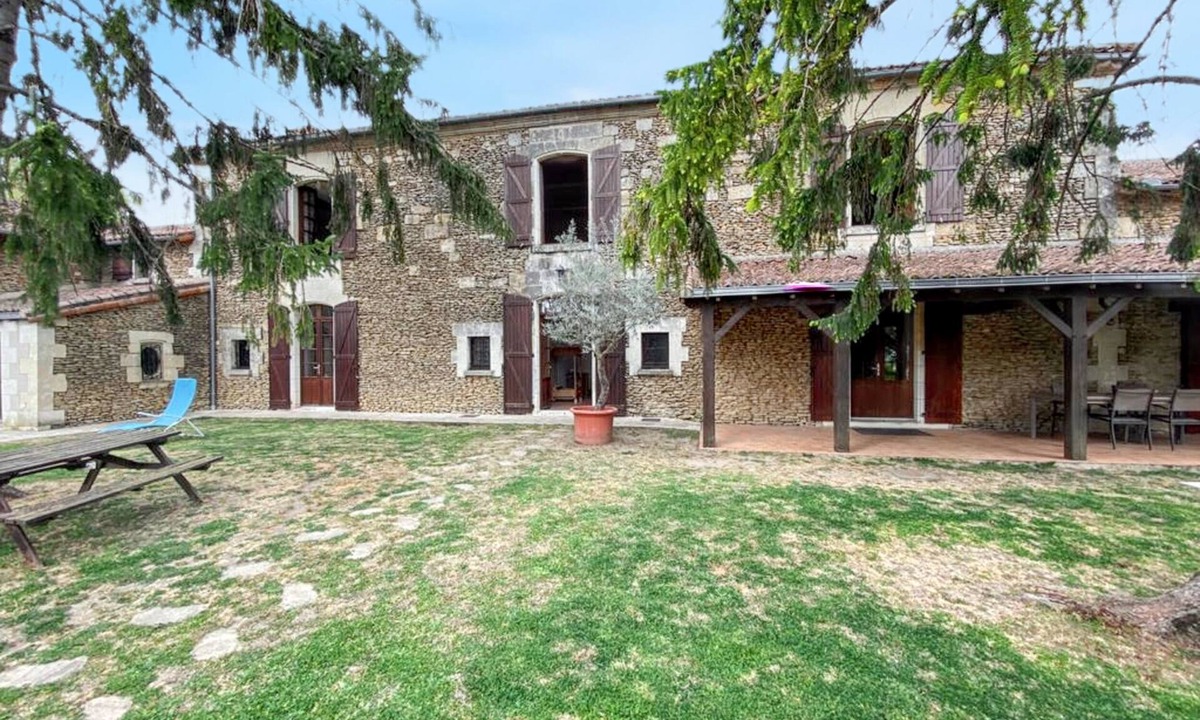 Mouterre-Silly House | Homerez - House in Mouterre-Silly
