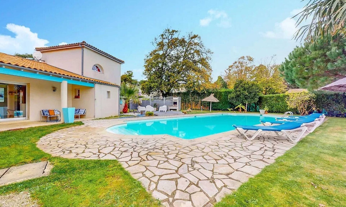 Meschers-sur-Gironde Villa | Homerez - Villa in Meschers-sur-Gironde