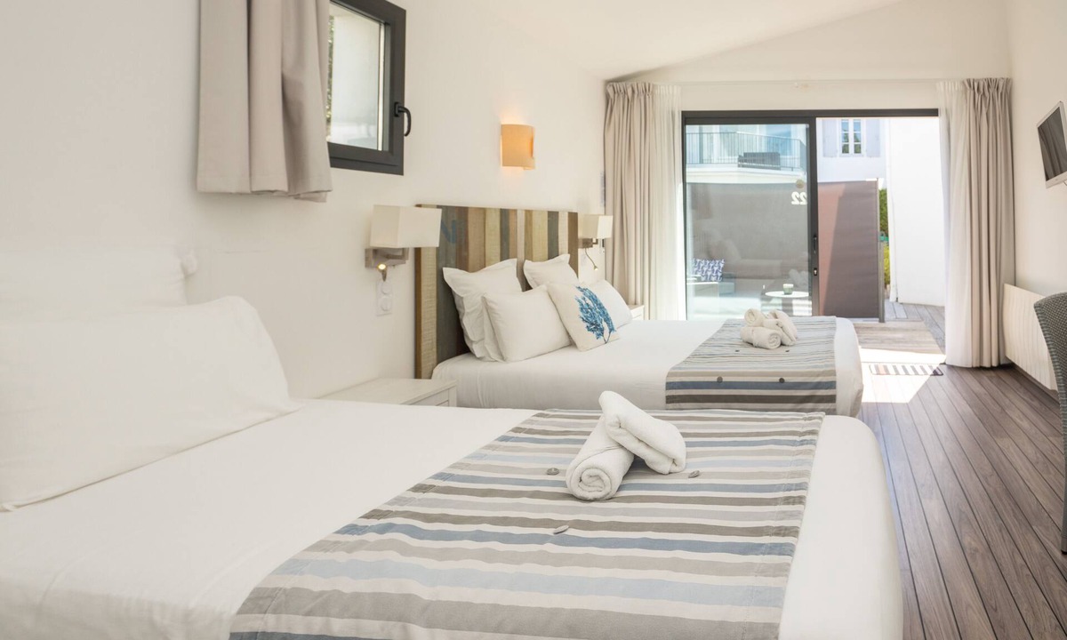 Saint-Pierre-d'Oleron Hotel | Hotel Le Square