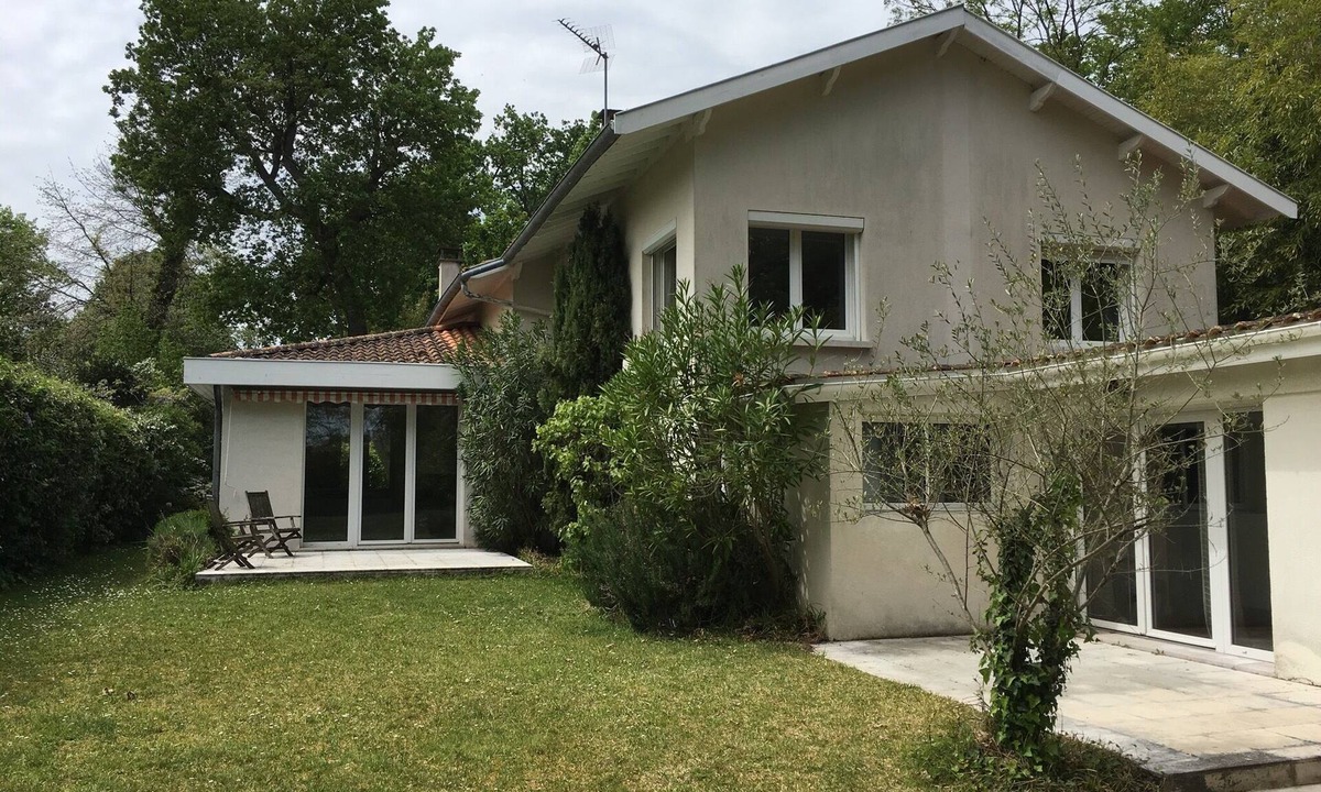 Bruges House | HOUSE 260 M2 5 BEDROOMS POOL GARDEN 1. 600 M2 NEAR BORDEAUX CENTRE
