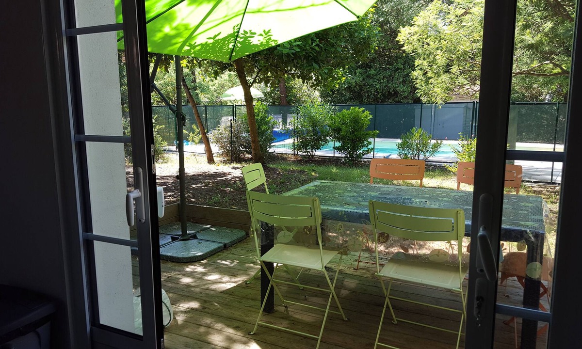 Le Grand-Village-Plage House | house 6 people, close to the beach, swimming pool shared by two apartments
