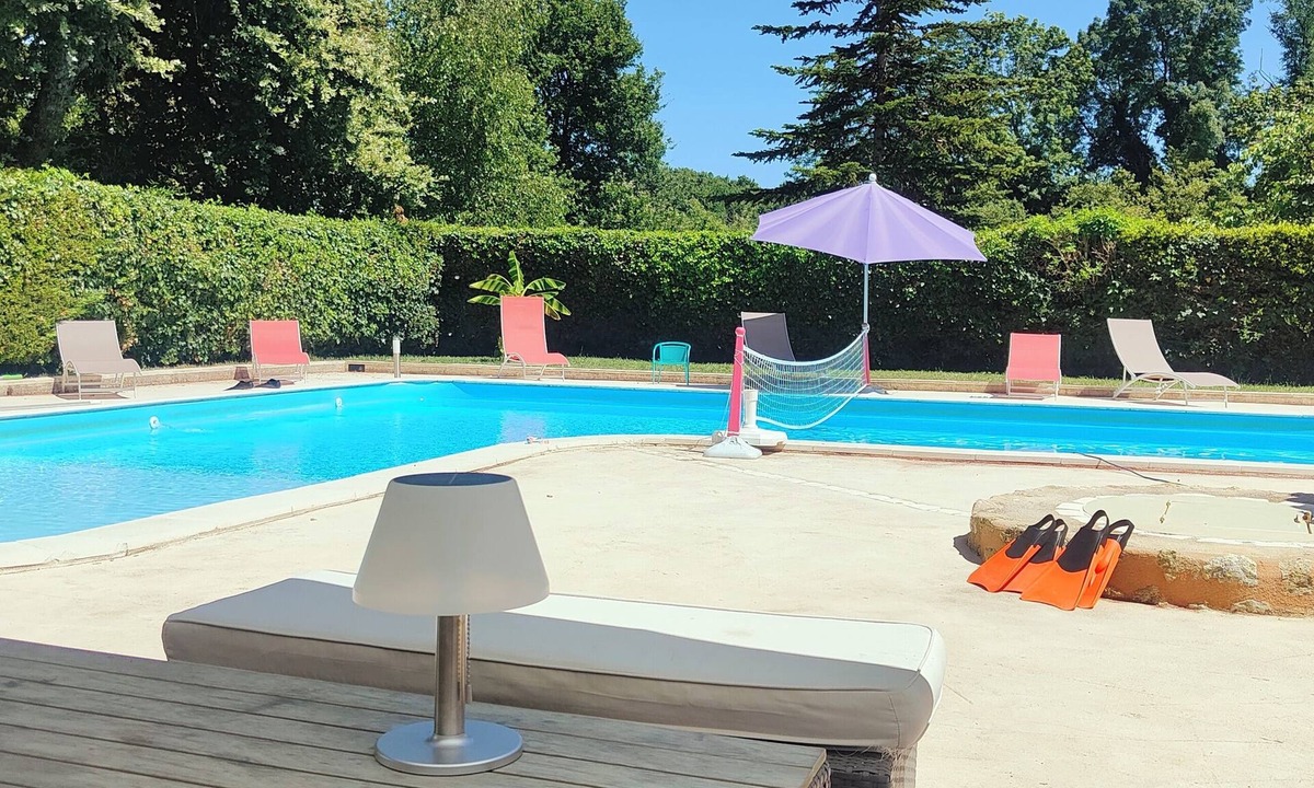 Ordonnac House | House for rent in the Medoc with a large swimming pool, with family or friends