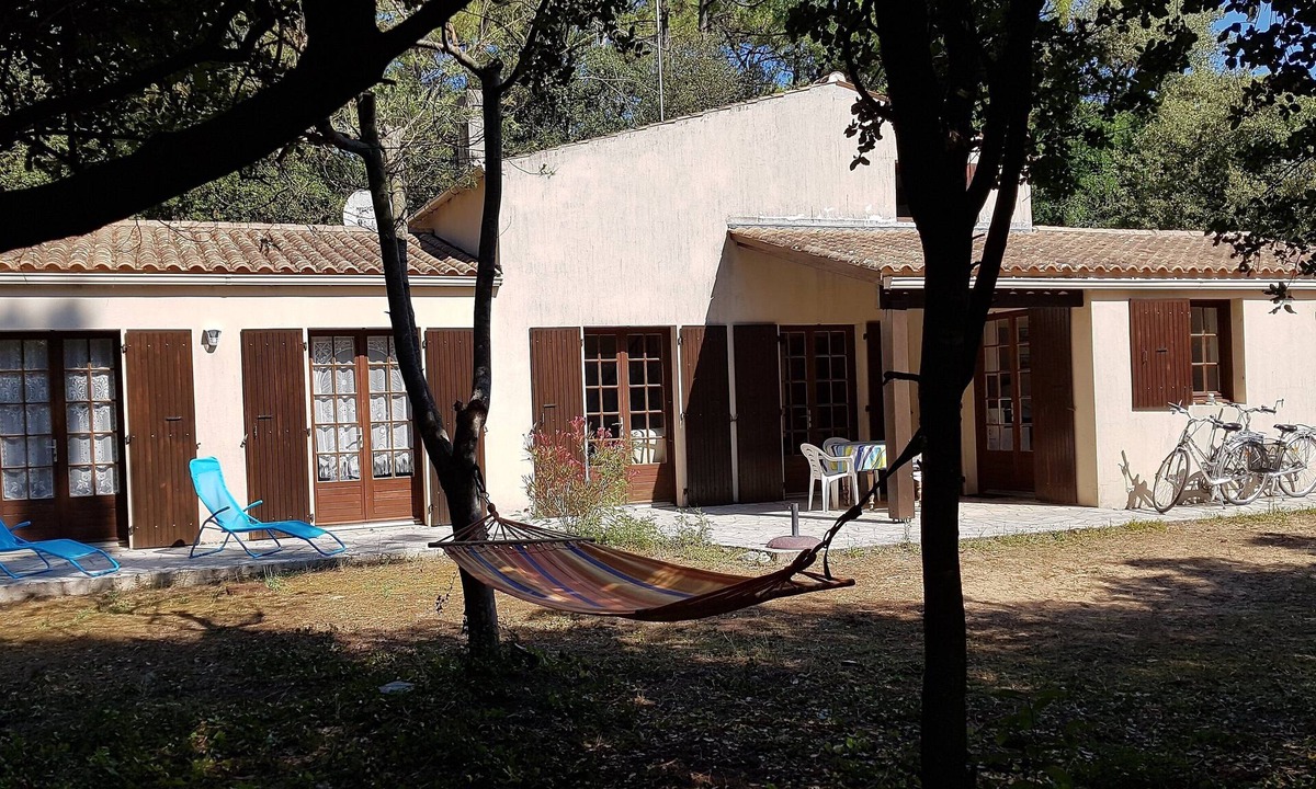 Domino Villa | House in the heart of the forest close to the beach and shops