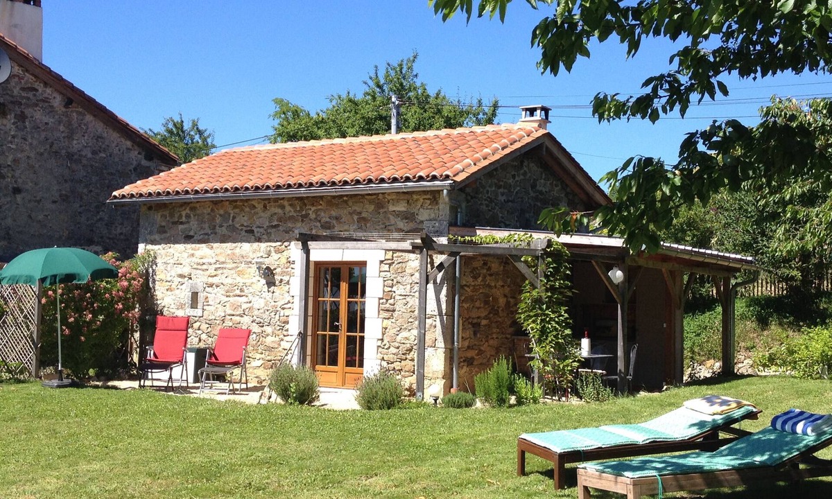 Milhac-de-Nontron House | House with gr. Garden and Fernblick - rest and relaxation for nature lovers