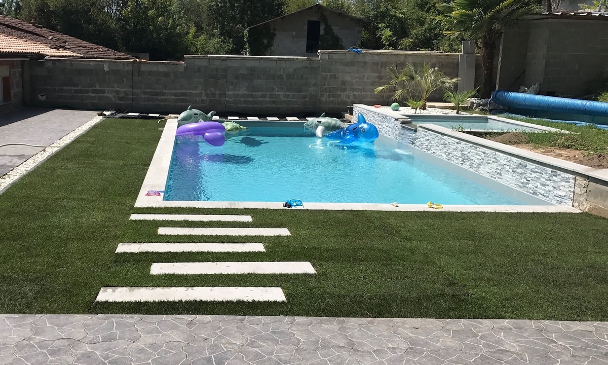 La Brede House | House with heated pool