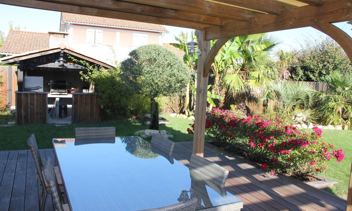 Lege-Cap-Ferret House | House with terrace, outdoor kitchen and lovely garden to enjoy the sun