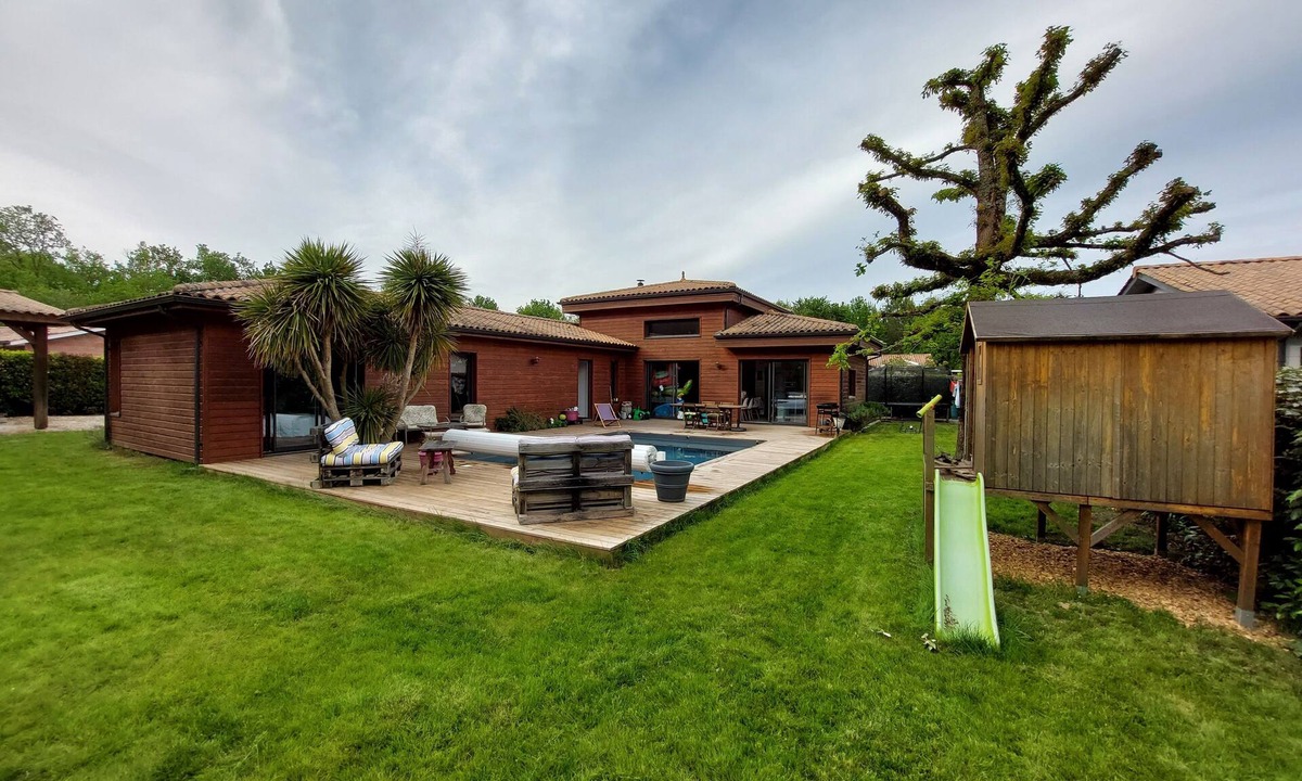 Le Porge House | House wood in peace, ocean, basin, forest. Access on foot village, bike path.