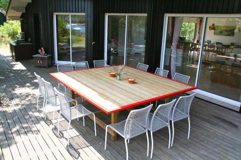 Lacanau House | Idyllic Location on the lake, garden and terrace, direct beach access
