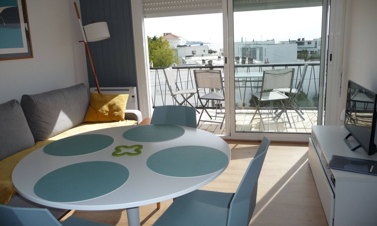 Royan Apartment | In Royan, Beautiful apartment 100 m from the beach and the city center with sea view
