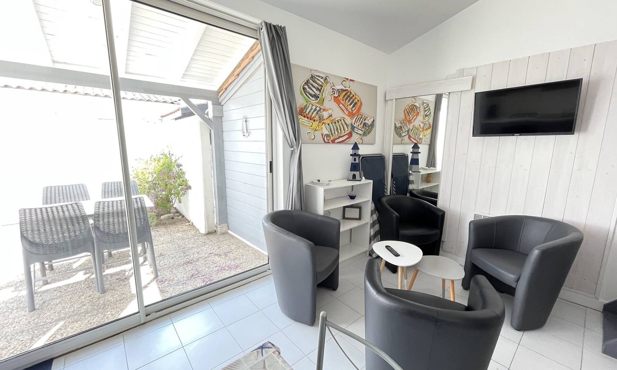 La Flotte House | In the heart of La Flotte - House 4 persons- private Patio - Private parking